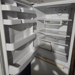 Samsung Quality Refrigerator & Freezer. 