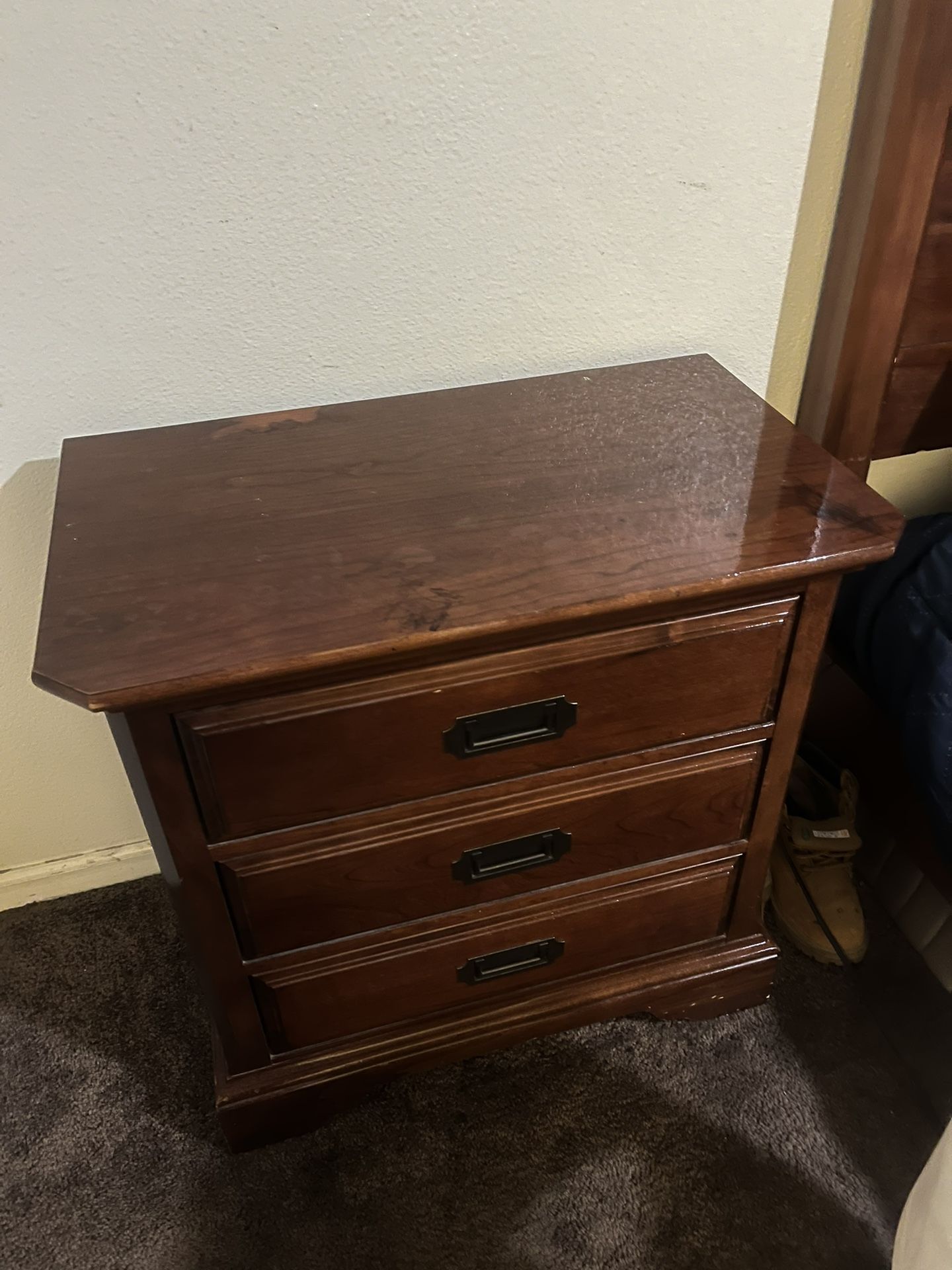 King Size Bed Plus Dressers And Mirror