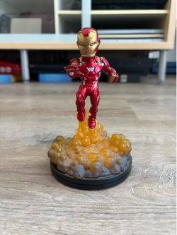 Quantum Mechanix Iron Man Light-Up Q-Fig FX Diorama
