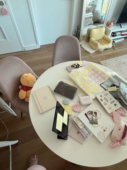 Used table set for sale( one round table + pink chairs)