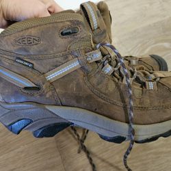 KEEN Hiking Boots Women's 8