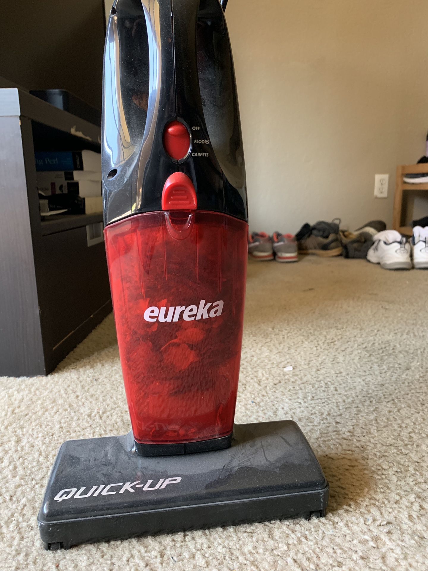 Erueka Vacuum with box!