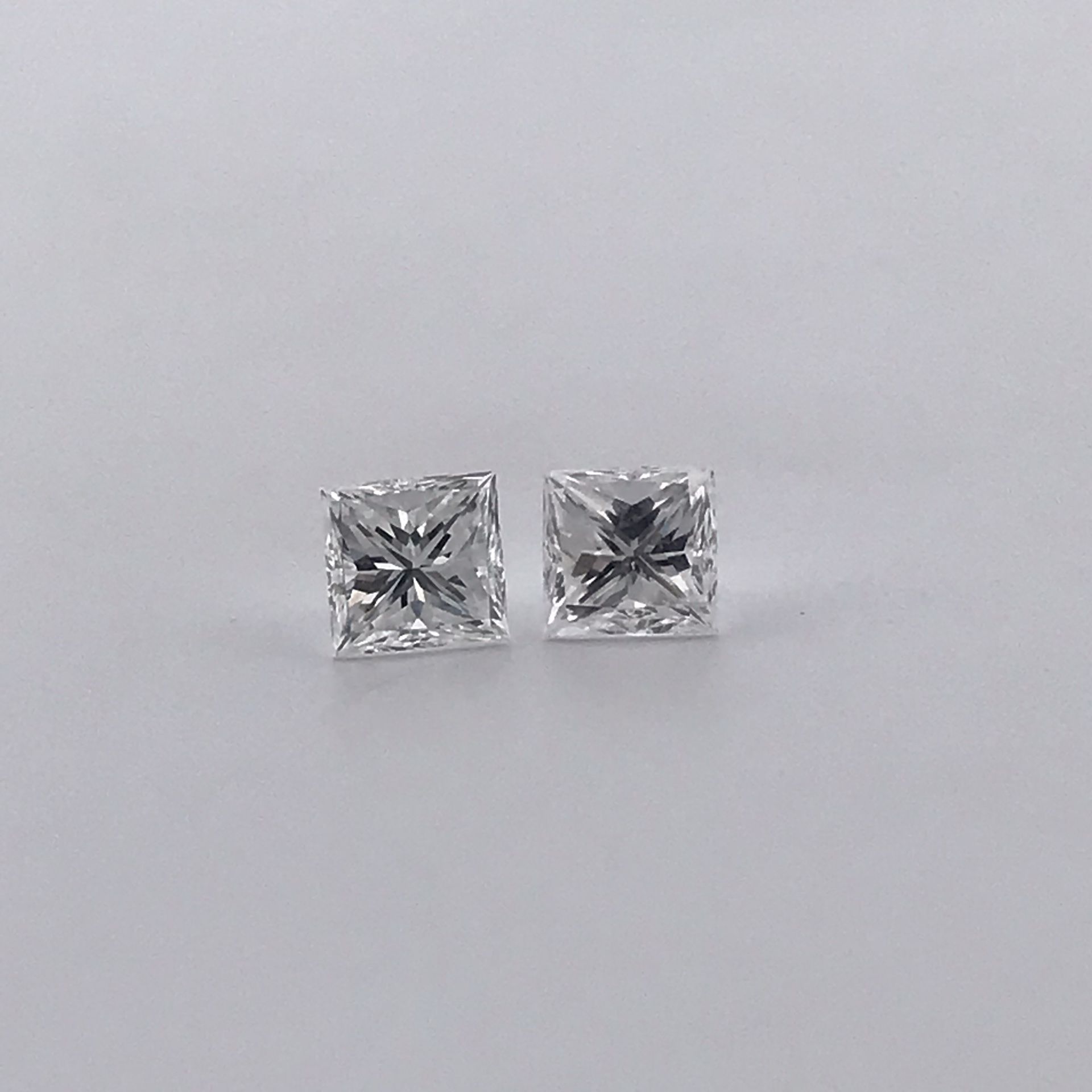 0.80ct Princess cut diamond set