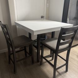 5 Piece Dinning Table With 4 Chairs