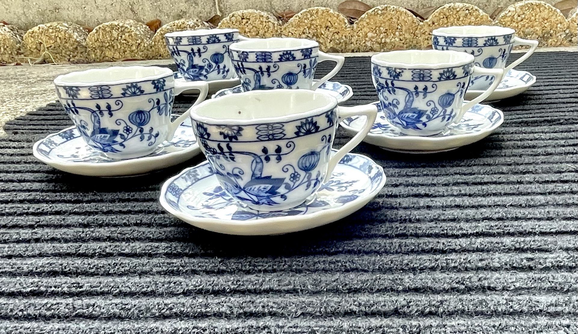 **VINTAGE** Vienna Woods Blue Onion Set of 6 Cups and 6 Saucers - Mint Condition