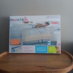  New In Box Munchkin Toddler Safety Bed Rail