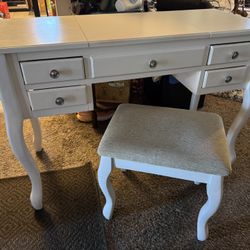 White Makeup Vanity with Mirror