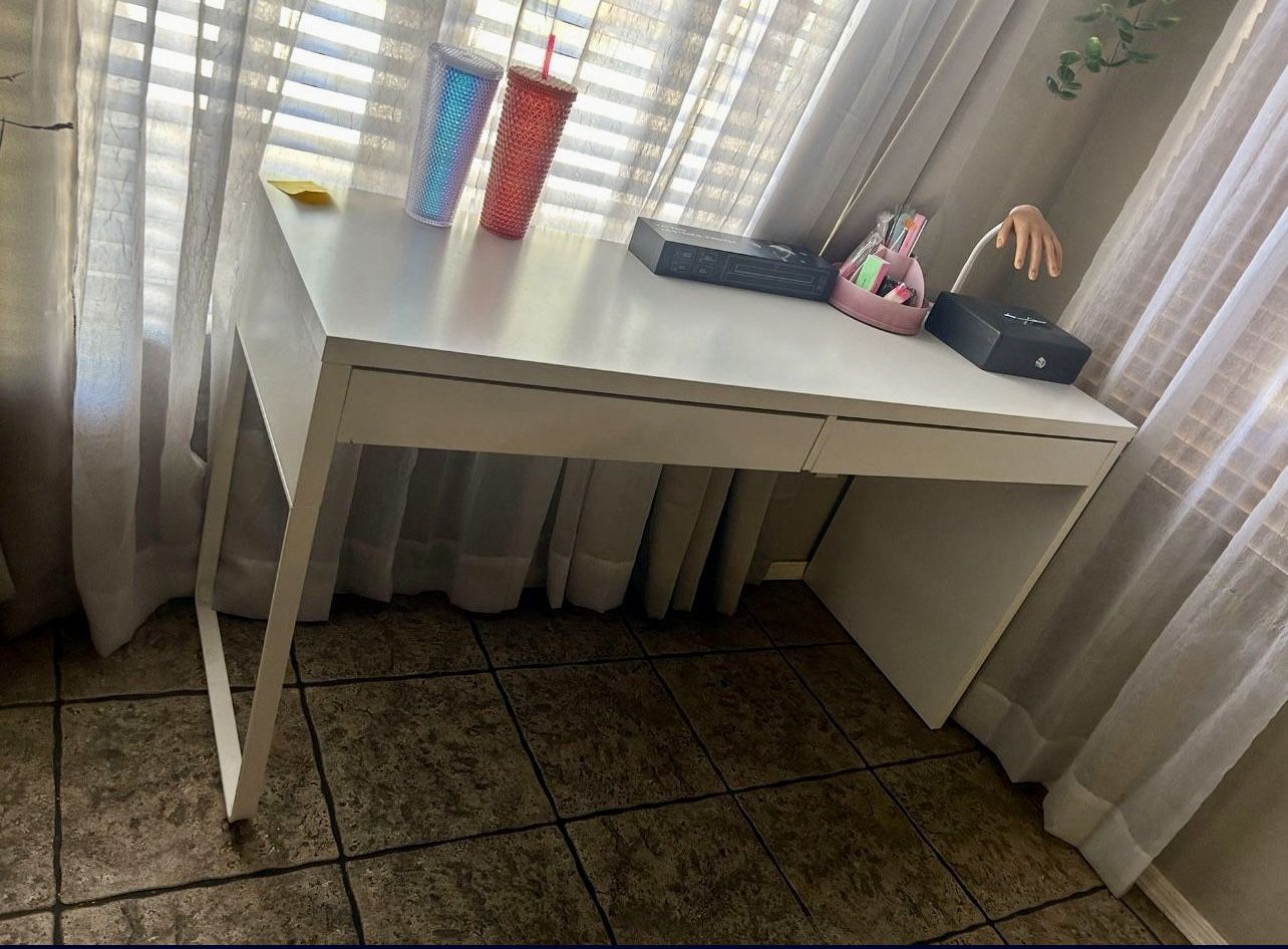 IKEA MICKE DESK