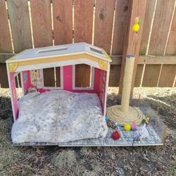 Cat Condo/Scratching  Post 