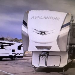 2022 AVALANCHE 322RL