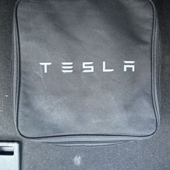 Tesla Mobile Charging 