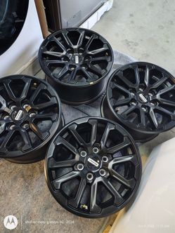 factory Ford raptor wheels  17" with lug nuts, year 2026 model great deal they're only $650 for the complete set like new
