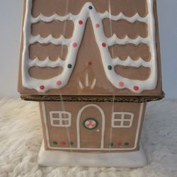 Holiday Time 57-Oz Gingerbread House Glazed Earthenware Ceramic Treat Jar with lid.