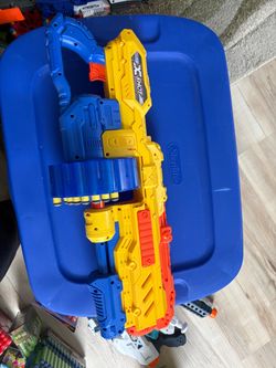 X Shot Turbo Advance Dart Blaster with a large 40 dart rotating drum with 16 darts. Out of package with almost half the darts