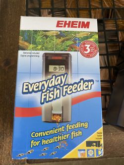Automatic fish feeder - with timer can be set and batteries included