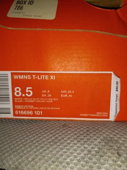Women Nike  Size 8.5 Used One's 