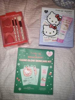 Holiday Kits Hello Kitty 