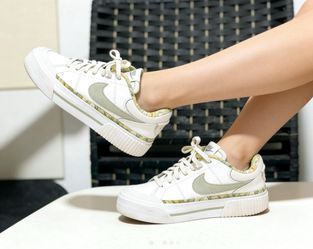 Nike Court Legacy Lift Tropical Print  size 8 woman
