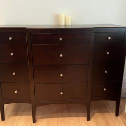 Bedroom Set - Dresser & Queen Head/Footboard Frame