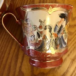 6 Chinese Tea Cups With Their Plates And Special Gold Painting On The ups And Plates