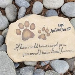 Personalized Custom Pet Memorial Stone featuring a paw print—suitable for outdoor placement or indoor display. A thoughtful pet memorial gift, offerin