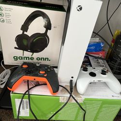 Microsoft Xbox Series S 512GB Game All-Digital Console + 1 Xbox Wireless1 Controller, White - 1440p Gaming Resolution, 4K Streaming Media Playback, Wi