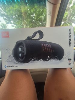 New in box JBL Charge 6 speaker