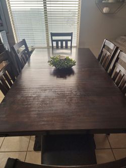 Table with 6 chairs