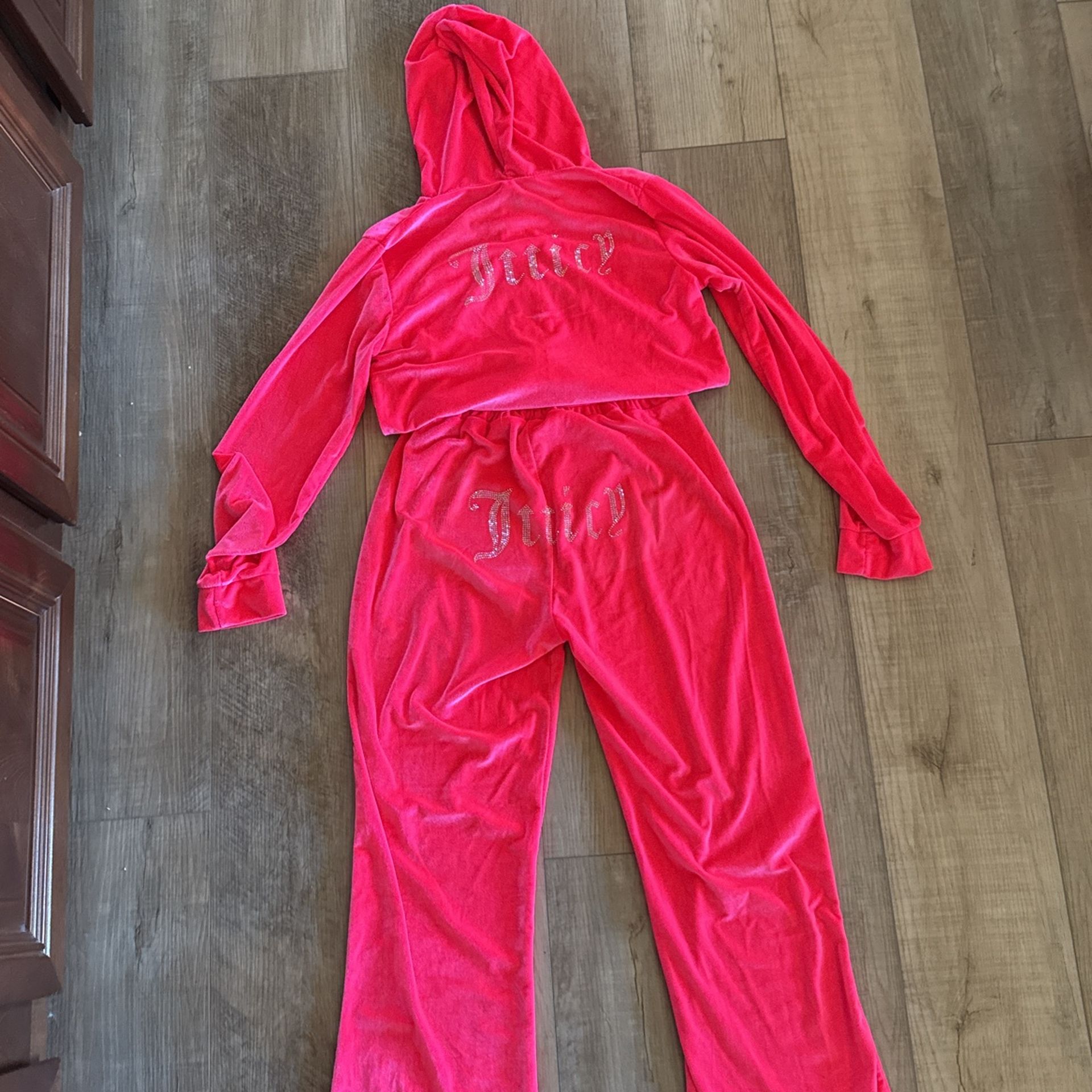 Juicy Sweatsuit Medium