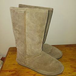 Very Nice Ladies Size 8 Bearpaw Boots