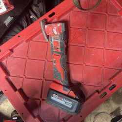 M18 Multi Tool With Milwaukee M18 High Output Battery 