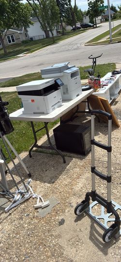Garage sale on 18 w Stevenson dr