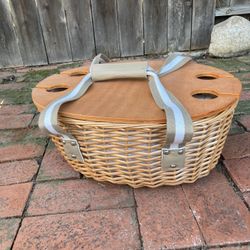 *NEW* Insulated Wicker Picnic Basket W/ Cutlery & Wine Cups