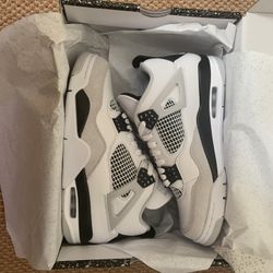 DS jordan 4 military black men’s size 7, 8.5, and 9.5