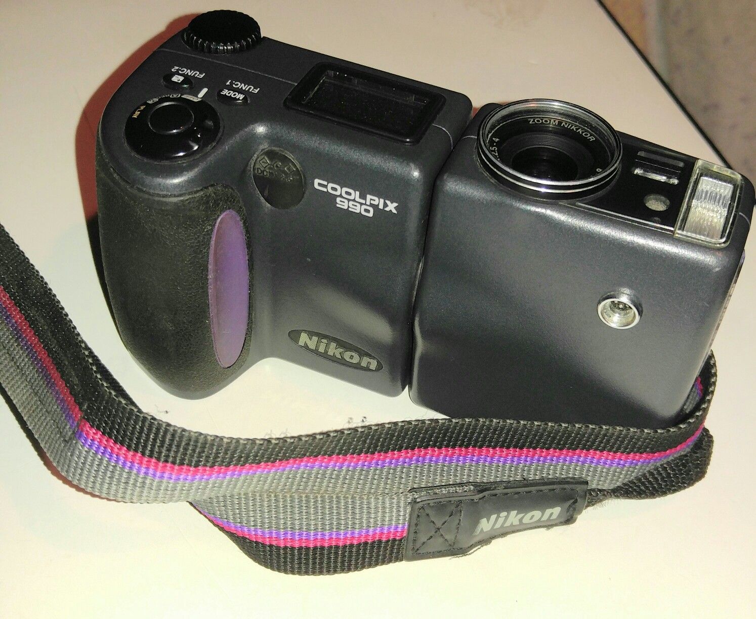 Nikon CoolPix 990 3.2MP Digital Camera