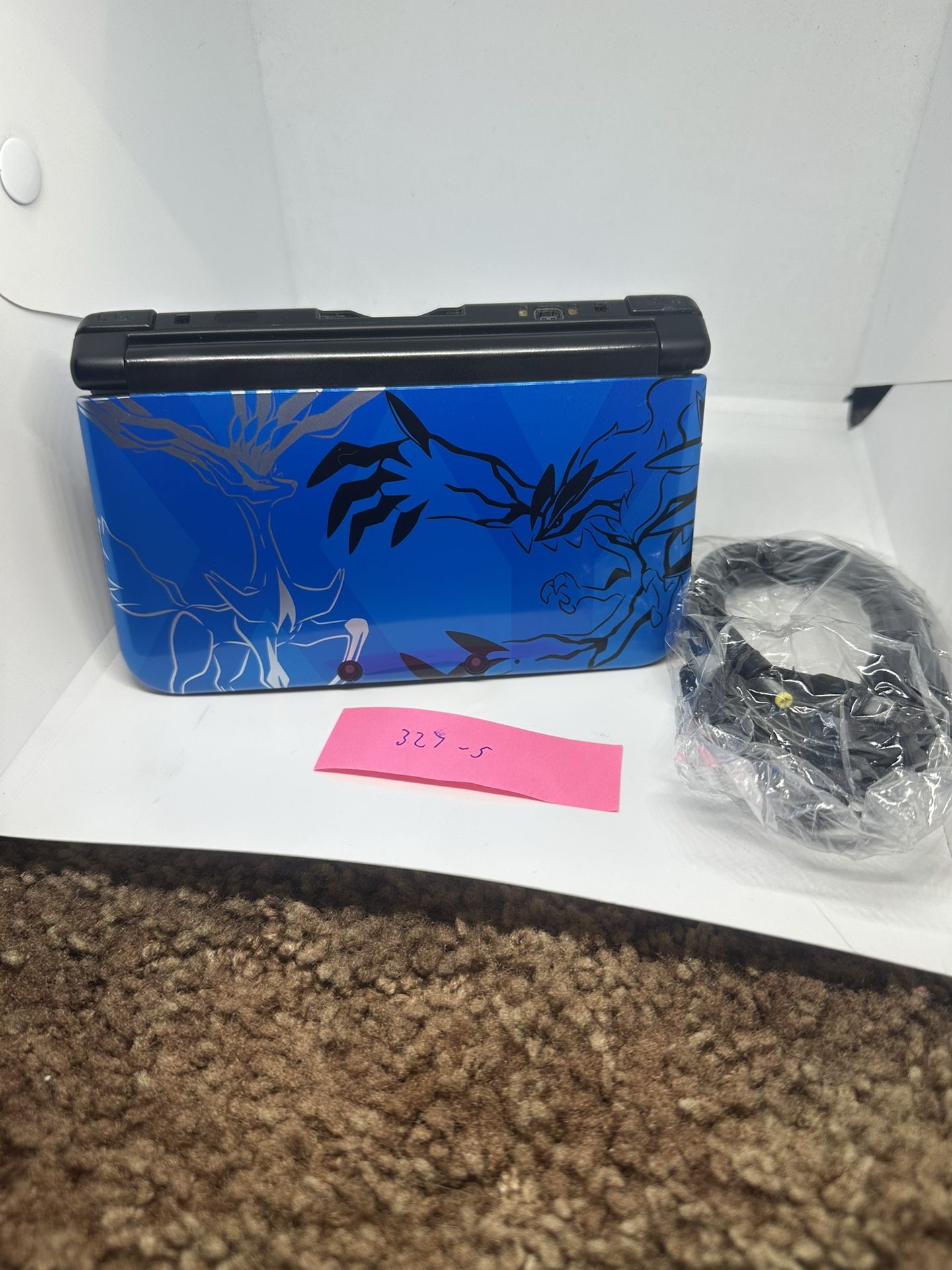 Nintendo 3DS LL Pokémon X & Y Limited Edition (Blue) w/charger