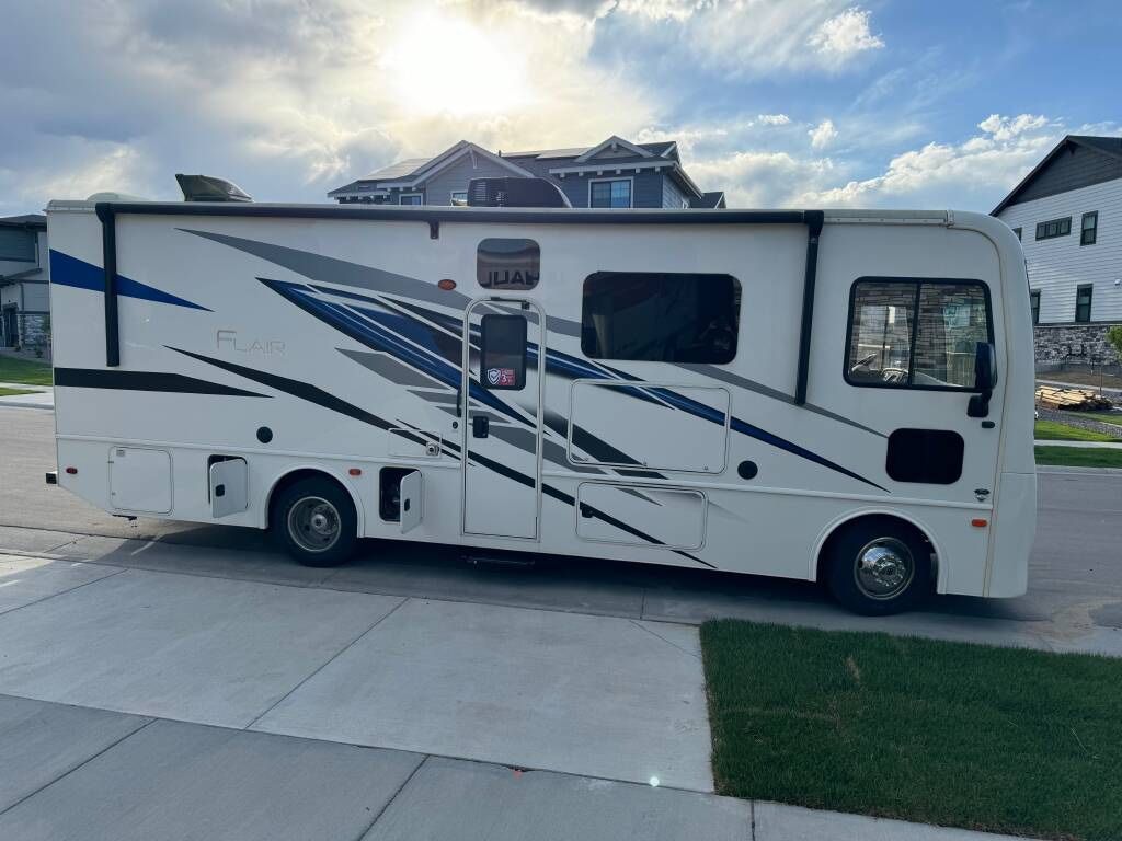 2021 Fleetwood flair 28a class A RV