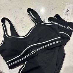 Medium Alo Yoga Matching Set (Brand New w/ Tags)
