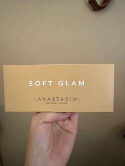 BRAND NEW ABH soft glam palette Anastasia Beverly Hills