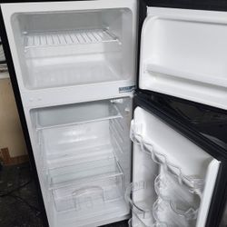 Magic Chef Mini Fridge 