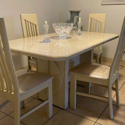 Vintage Table With 4 Chairs. 