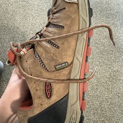 Keen Hiking Shoes Size 10.5