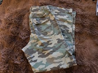 Woman’s cargo pants