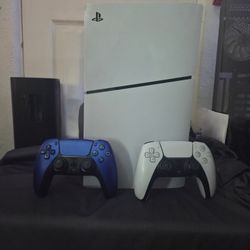 PS5 Slim (Disc Edition)+2 Sony Controllers 