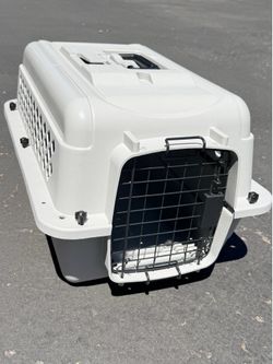 Hard shell plastic dog crate 24”