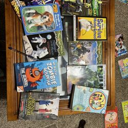 book collection Stephen King 7 📚 books Scooby Doo 10 books 📚- Big Nate 3 📚-Magic Tree house 5 books 📚-Captain underpants 5 books 📚-& 18 books 📚 
