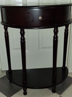 BEAUTIFUL SMALL ENTRY TABLE $95