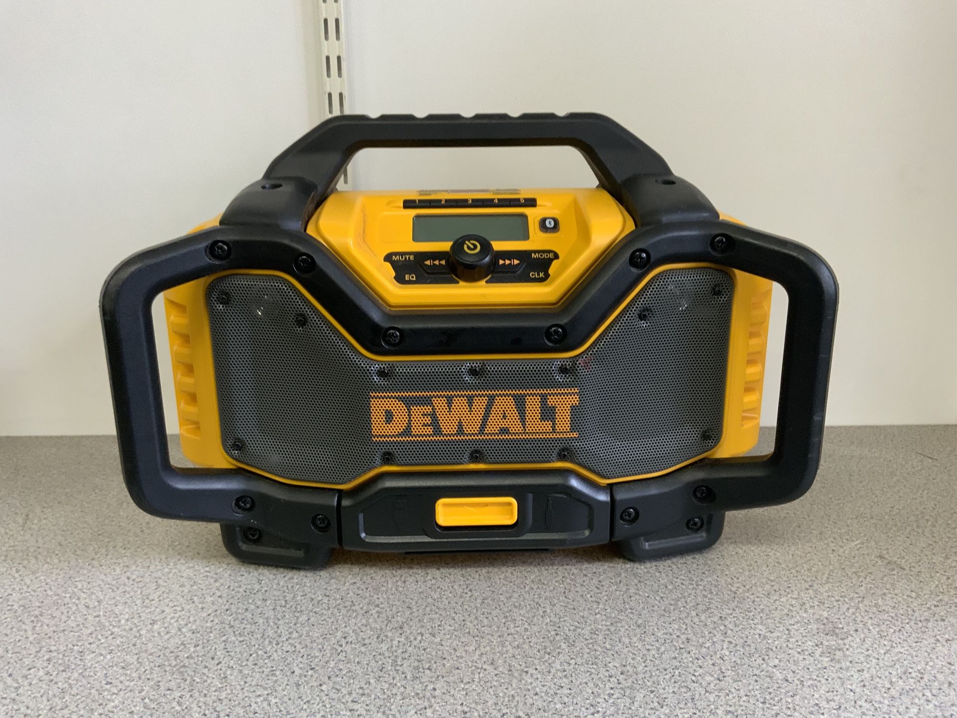 DeWalt DCR025 Bluetooth Radio And Battery Charger