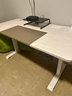 Adjustable desk