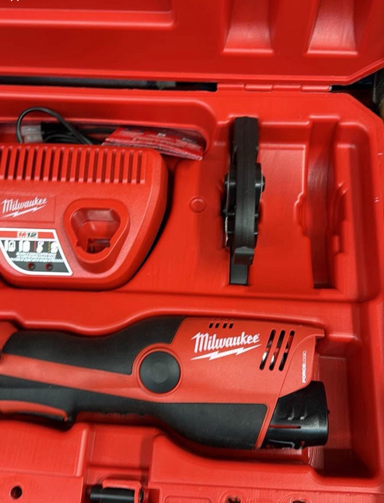 Milwaukee M12 Crimp Press Tool